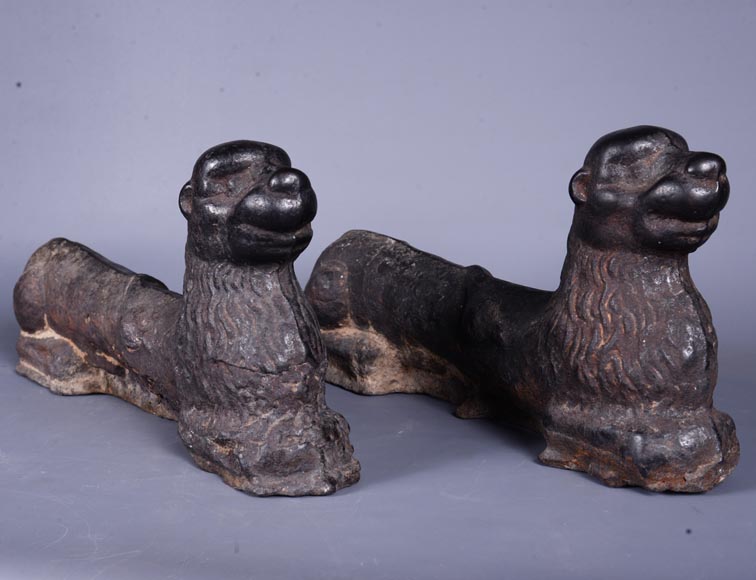 Rare pair of cast iron andirons shaped as a laying dog, Wallonia, 16th century-1