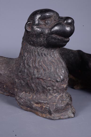 Rare pair of cast iron andirons shaped as a laying dog, Wallonia, 16th century-2