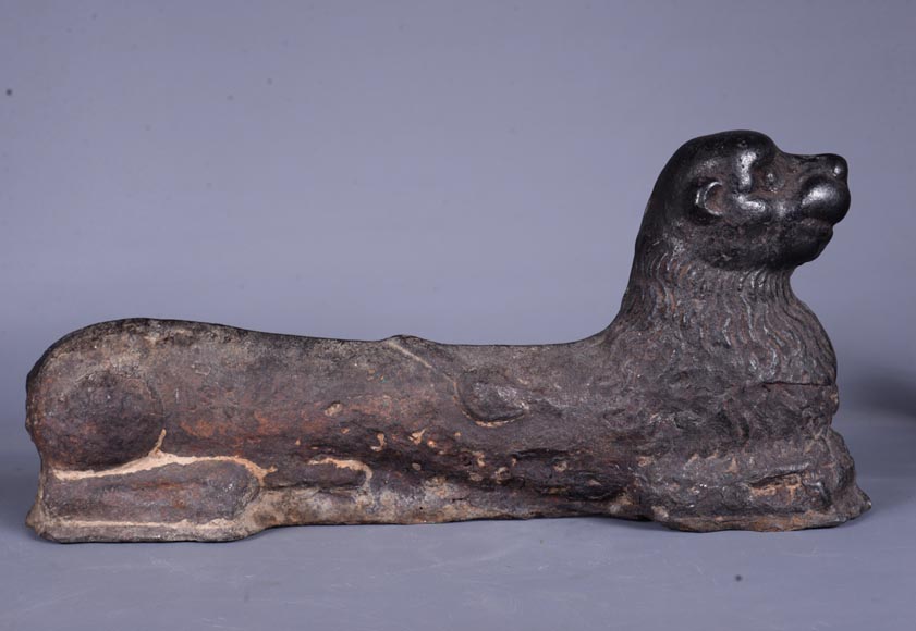 Rare pair of cast iron andirons shaped as a laying dog, Wallonia, 16th century-3