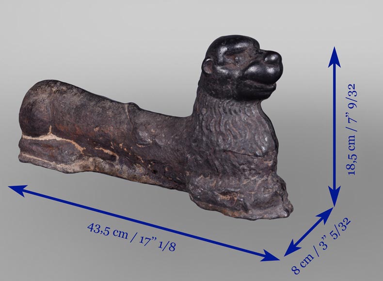 Rare pair of cast iron andirons shaped as a laying dog, Wallonia, 16th century-8