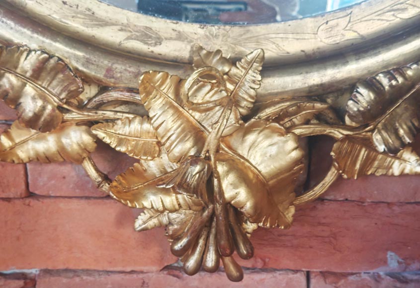 Oval gilt mirror in the Napoleon III style, featuring rich foliate ornamentation Oval gilt mirror in the Napoleon III style, featuring rich foliate ornamentation-9