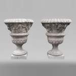 Important pair of Medici vases in white stone from Provence in France