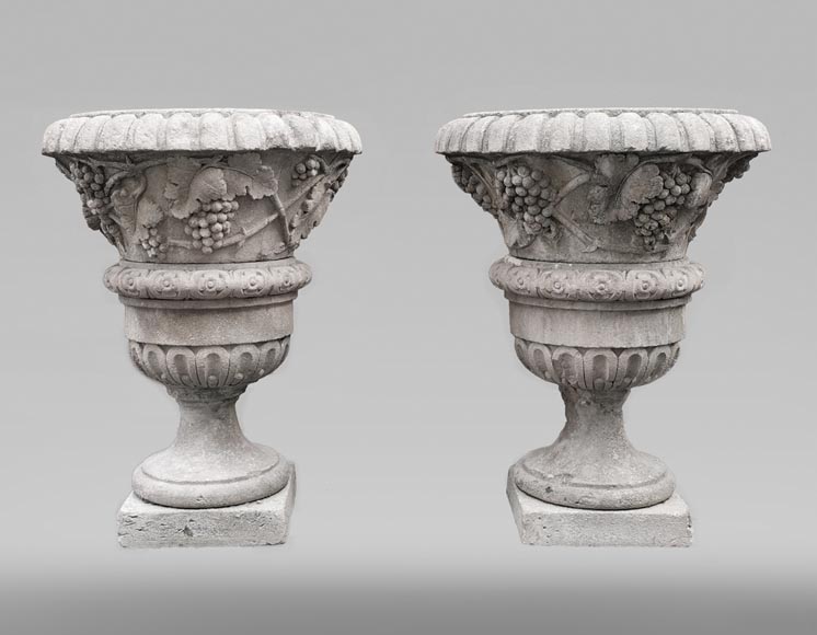 Important pair of Medici vases in white stone from Provence in France-0