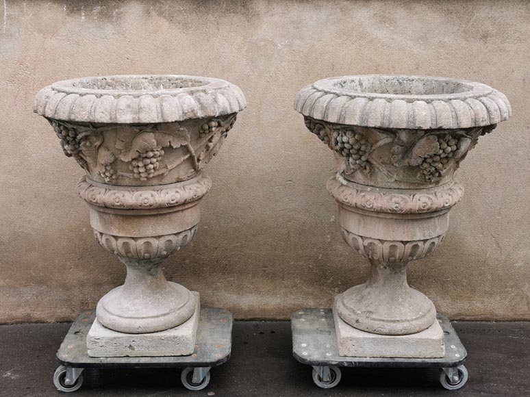 Important pair of Medici vases in white stone from Provence in France-1