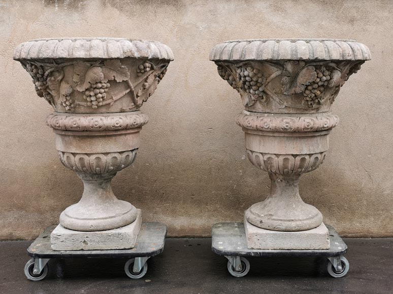 Important pair of Medici vases in white stone from Provence in France-2