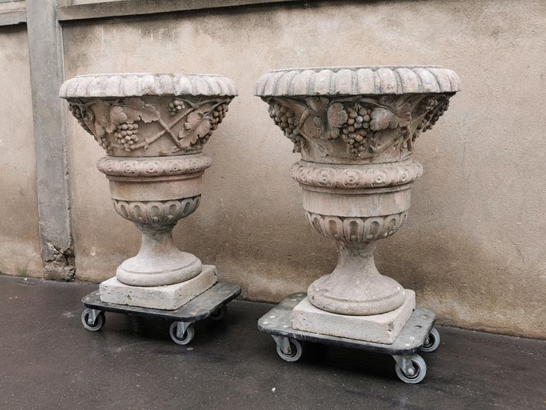 Important pair of Medici vases in white stone from Provence in France-3