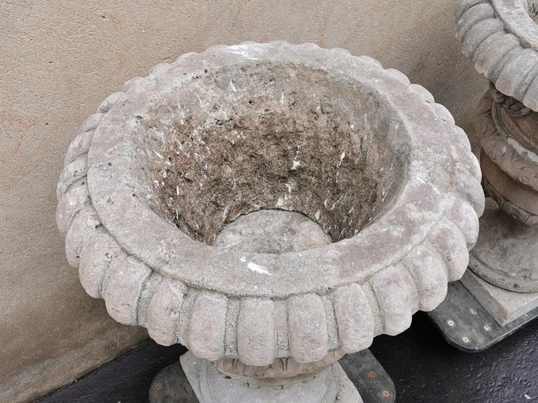 Important pair of Medici vases in white stone from Provence in France-5