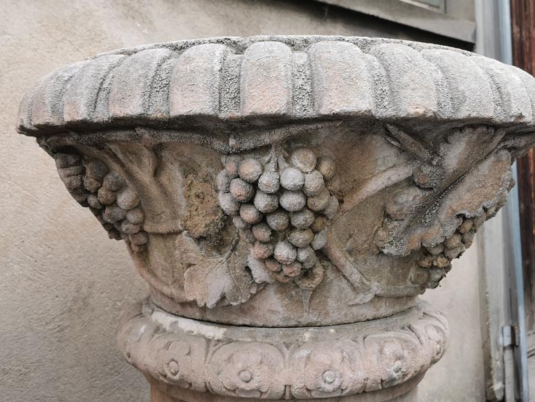 Important pair of Medici vases in white stone from Provence in France-7