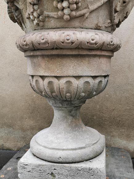 Important pair of Medici vases in white stone from Provence in France-8