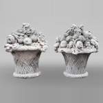 Pair of baskets full of fruits and flowers in sculpted stone, end of the 19th century