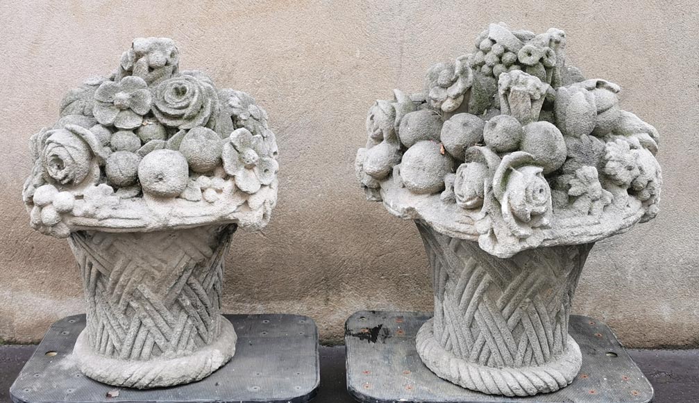 Pair of baskets full of fruits and flowers in sculpted stone, end of the 19th century-1