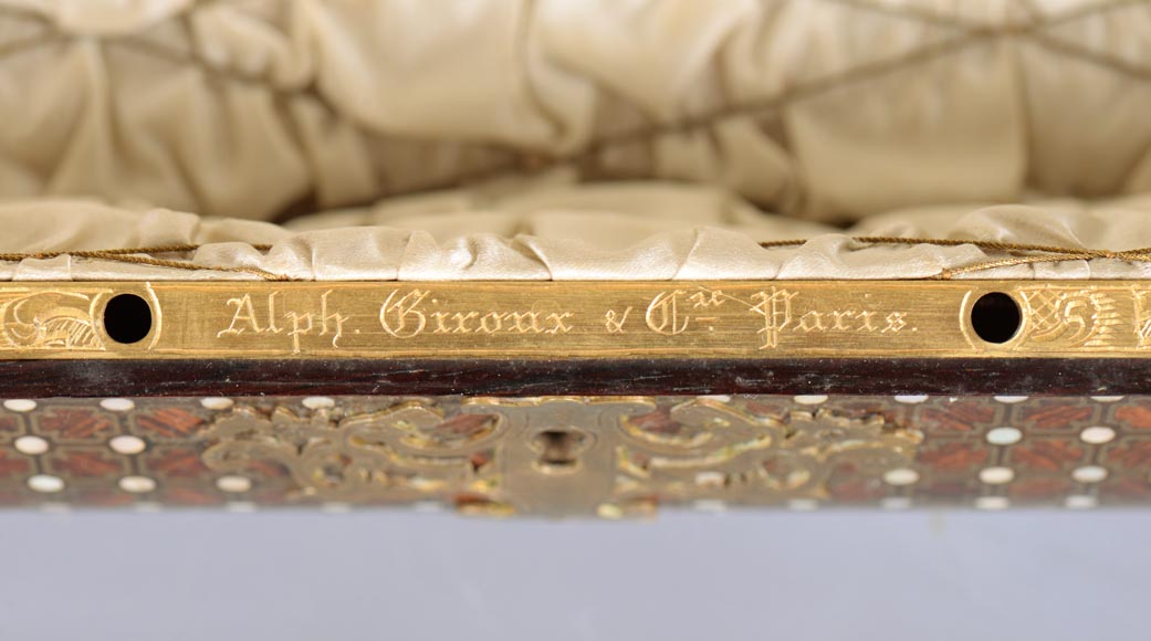 Maison ALPHONSE GIROUX & Cie - Small case in veneer wood with the letters  « D.B. » under a Duke crow-10