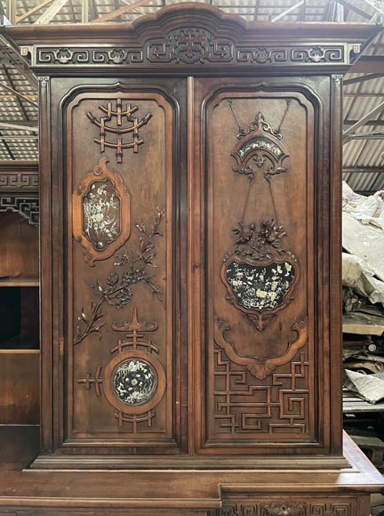 Gabriel Viardot, Japanese style shelf unit with mother-of-pearls inlay, second half of the 19th century-3