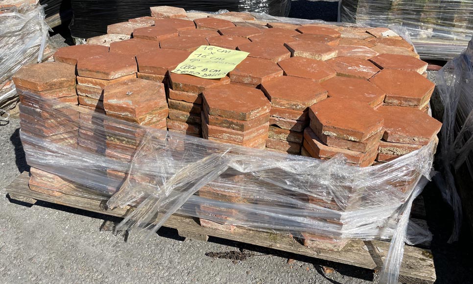 Lot of around 10.5 m² of antique hexagonal terracotta tiles, 19th century-4