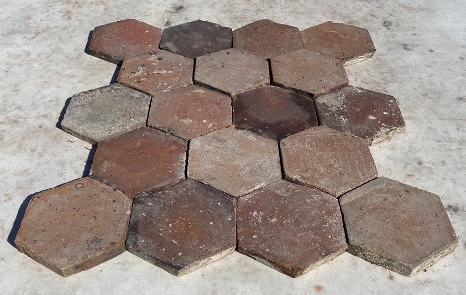 Lot of 10.5 m² of antique hexagonal terracotta tiles, 19th century-1