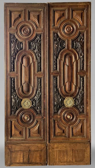 Exterior double door of sculpted oak-0