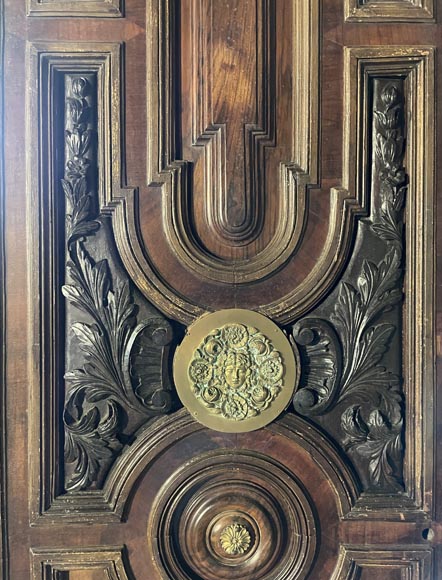 Exterior double door of sculpted oak-2