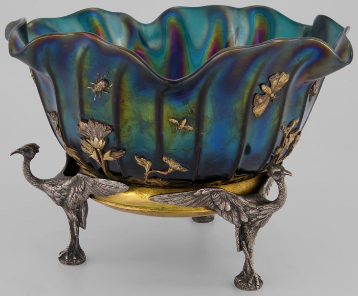 Maison GIROUX and Ferdinand DUVINAGE - Exceptional and rare cup with waders with iridescent glass and electroplated decor, circa 1870-1880-0