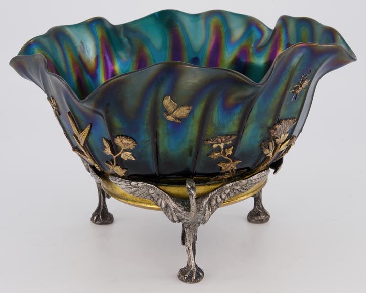 Maison GIROUX and Ferdinand DUVINAGE - Exceptional and rare cup with waders with iridescent glass and electroplated decor, circa 1870-1880-2