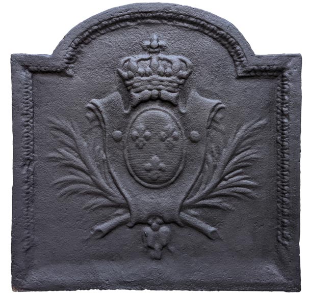 Small fireback with the France coat of arms crowned and branches-0