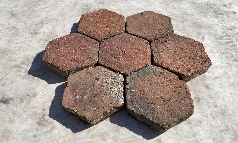 Batch of 2.4 m² of small antique hexagonal terracotta tiles, 19th century-1