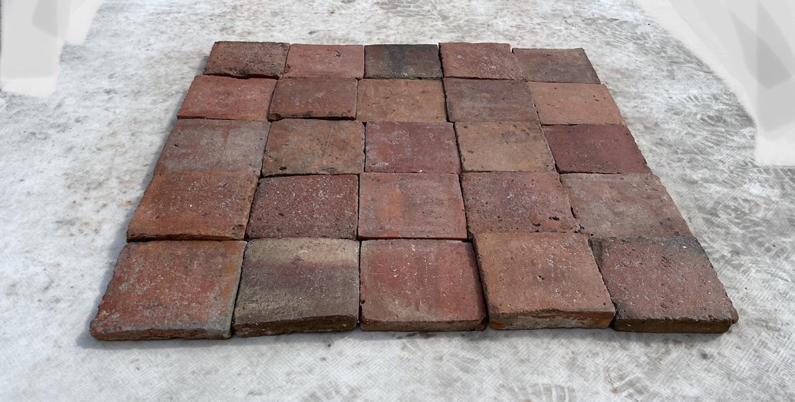 Set of around 19 m² of terracotta floor tiles in square shape-1
