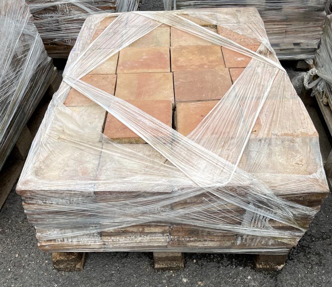 Set of 10 m² of terracotta floor tiles in square shape-3