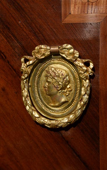 Giuseppe MAGGIOLINI (1738 – 1814)(circle of), Remarkable pair of Neoclassical commodes with marquetry decoration depicting a “Departure for the hunt” and a “ Return from the hunt” beginning of the 19th century-14