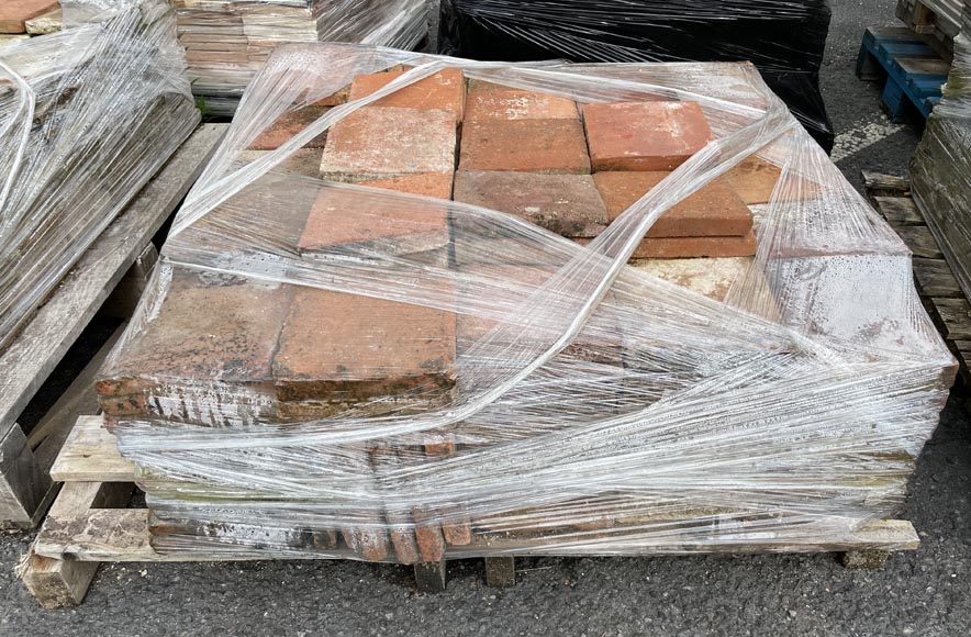 Set of around 8 m² of terracotta floor tiles in square shape-5
