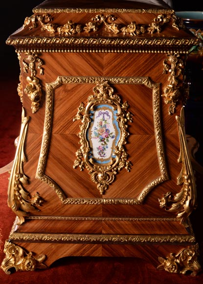 Exceptional Napoleon III chest in mahogany and rosewood inlay, gilt bronze and Sèvre porcelaine slabs. -5