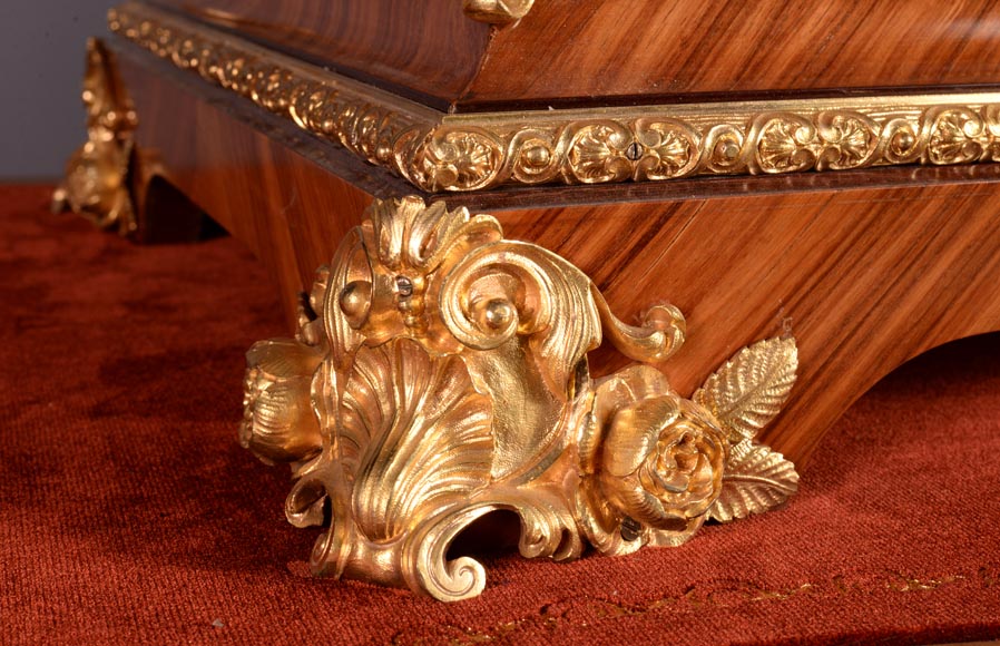 Exceptional Napoleon III chest in mahogany and rosewood inlay, gilt bronze and Sèvre porcelaine slabs. -8