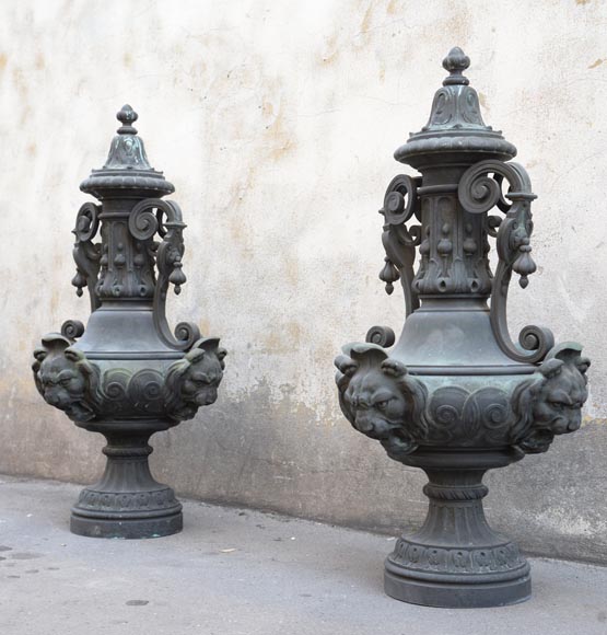 Pair of Renaissance style vases in patinated bronze from the Mouchy-le-Châtel castle,  second half of the 19th century-2