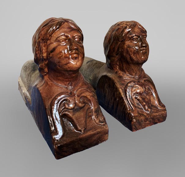 Surprising pair of varnished earth depicting a woman bust, North Italy, circa 1850-1
