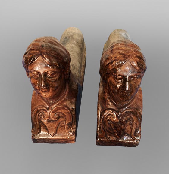 Surprising pair of varnished earth depicting a woman bust, North Italy, circa 1850-3