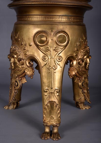 Constant Sevin (attr.to), Outstanding column in gilt bronze with mascaron decoration and Vert d'Estour marble slab, second half of the 19th century-8