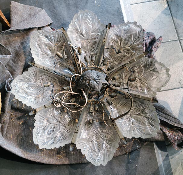 Marius SABINO (from), Art Deco pressed-moulded glass ceiling light with pine cones-7