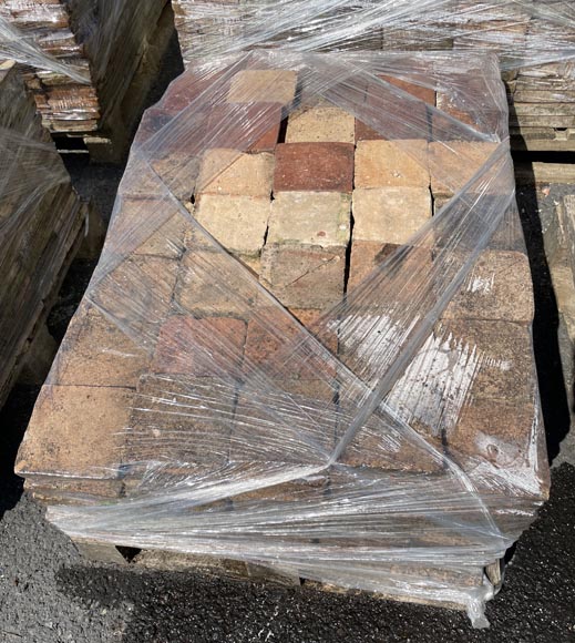 Batch of around 8,5 m² of terracotta floor tiles in square shape-4