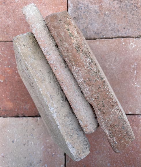 Batch of around 6m² of terracotta floor tiles in square shape-3