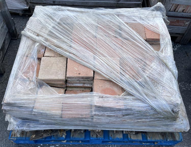 Batch of around 6m² of terracotta floor tiles in square shape-5