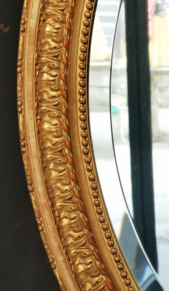 Louis XVI oval mirror in gilt wood with a vase and flowers-3