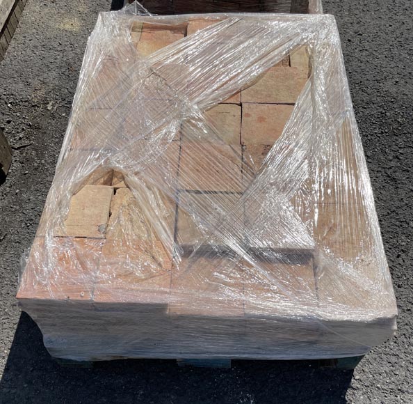 Batch of around 4 m² of terracotta floor tiles in square shape-5