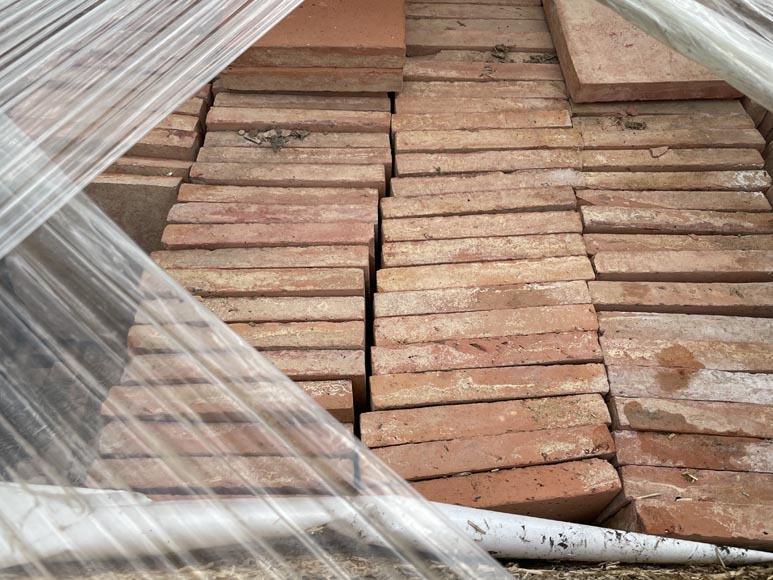 Batch of around 17 m² of terracotta floor tiles in square shape-4