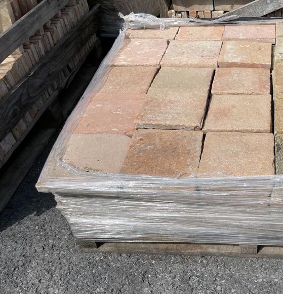 Batch of around 3,5 m² of terracotta floor tiles in square shape-7