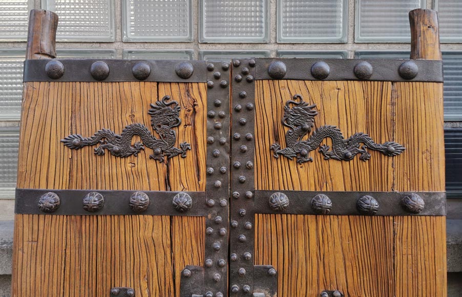 Chinese oak double door with dragons, circa 1950-1