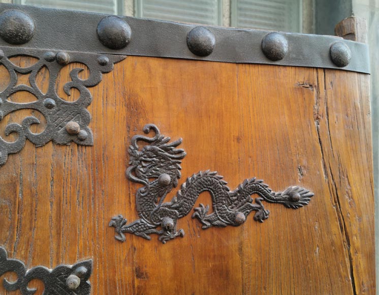 Important Chinese oak double door with dragons, circa 1950-3