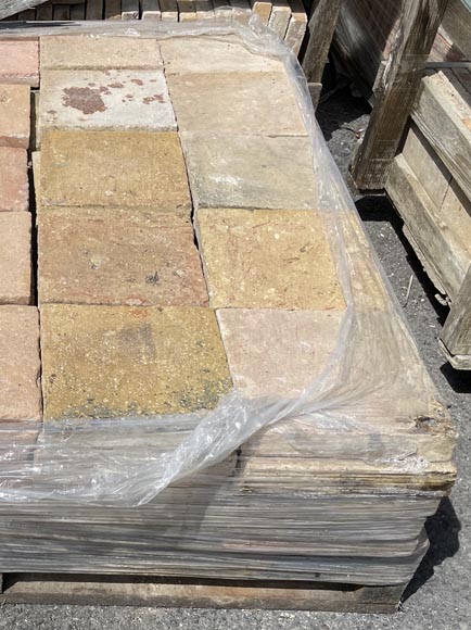 Set of around 2 m² of terracotta floor tiles in square shape-5