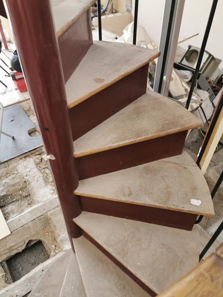 Small spiral staircase in wood-6