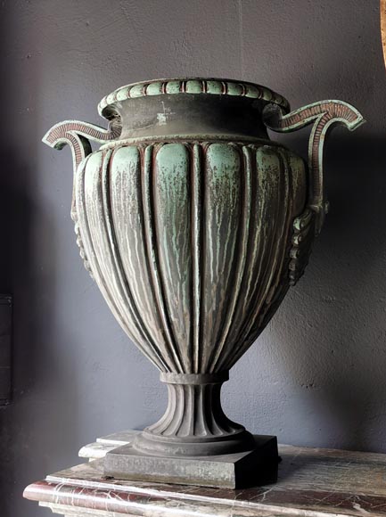 Pair of bronze garden vases, Empire style-1