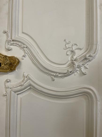 Exceptional pair of double Louis XV curved doorsn decorated on the two faces-4