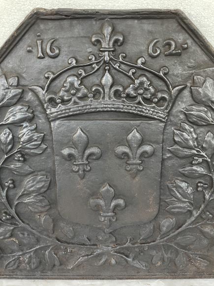 Modern fireback with the France coat of arms -1